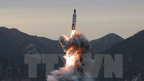 Một vụ phóng tên lửa đạn đạo từ tàu ngầm tại một vị trí bí mật ở Triều Tiên. Ảnh minh họa/ Nguồn: EPA/TTXVN