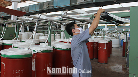 Sản xuất sợi nguyên liệu phục vụ ngành công nghiệp dệt may tại Nhà máy Sợi, Tổng Cty CP Dệt may Nam Định.