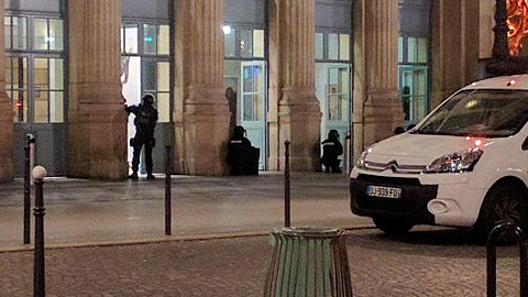 Cảnh sát Pháp tại ga tàu Gare du Nord. Ảnh: Le Globe