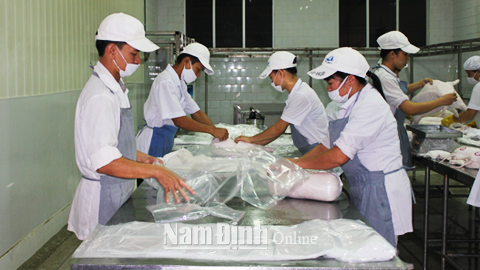 Chế biến thịt lợn sữa xuất khẩu tại Cty CP Chế biến nông sản xuất khẩu Nam Định.