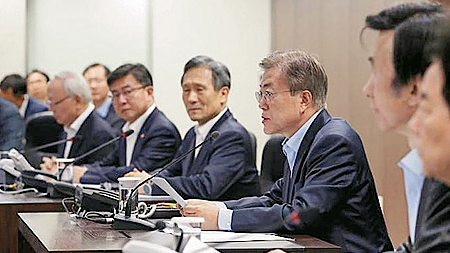 Tổng thống Hàn Quốc chủ trì cuộc họp an ninh sau khi Triều Tiên phóng thử tên lửa. Ảnh ROI TƠ