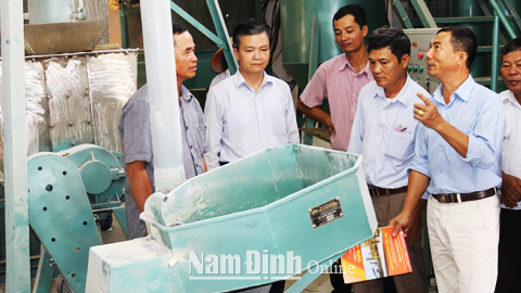 Tham quan quy trình sản xuất của Cty TNHH Thủy sản Hùng Vương, xã Giao Hải (Giao Thủy).