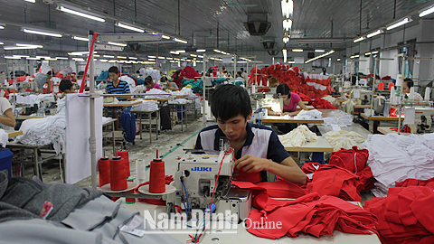 Sản xuất trang phục xuất khẩu tại Cty CP Nam Tiệp, CCN An Xá (TP Nam Định).