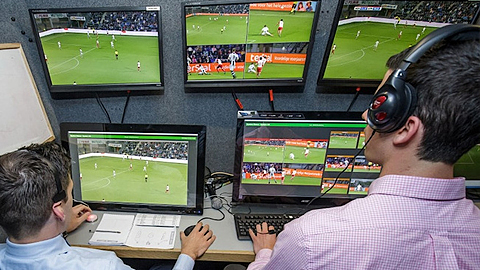Công nghệ video hỗ trợ trọng tài sẽ được FIFA áp dụng ở giải đấu tại Hàn Quốc sắp tới. (Ảnh: Internet)