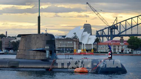 Tàu ngầm Lớp Collins chạy bằng điện và động cơ diezel của Hải quân Hoàng gia Ốt-xtrây-li-a tại Cảng Xít-ni.  Ảnh: AFP/TTXVN