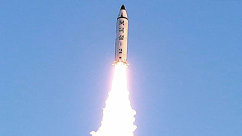 Triều Tiên tuyên bố quả tên lửa vừa phóng là Pukguksong-2. Ảnh: Reuters