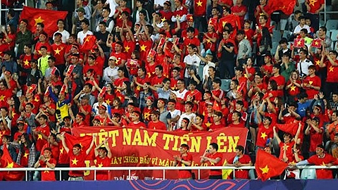 Hàng ngàn cổ động viên Việt Nam đã “nhuộm đỏ” các khán đài sân Cheonan Sports Complex để tiếp thêm sức mạnh cho U20 Việt Nam.