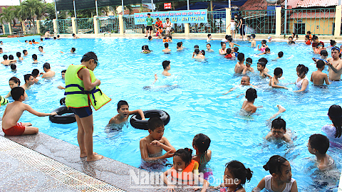 Bể bơi NVH Thiếu nhi TP Nam Định thu hút 50-60 nghìn lượt người đến vui chơi, tập luyện kỹ năng bơi mỗi năm.