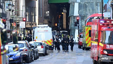 Cảnh sát tuần tra tại London sau khi xảy ra vụ tấn công ngày 4/6. Ảnh: AFP/TTXVN