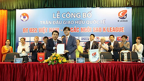 Đại diện LĐBĐ hai nước ký kết Biên bản ghi nhớ hợp tác tổ chức trận đấu giao hữu bóng đá quốc tế giữa Đội tuyển U22 Việt Nam và Đội tuyển các ngôi sao K-League.