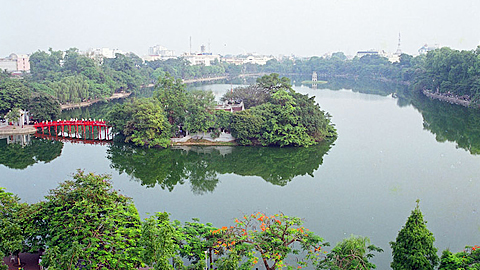Hồ Hoàn Kiếm.