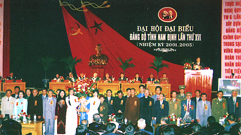 Đại hội đại biểu Đảng bộ tỉnh Nam Định lần thứ XVI, tháng 2-2001.