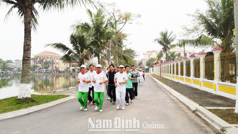 Hội Người cao tuổi Thị trấn Yên Định (Hải Hậu) tham gia các hoạt động TDTT, góp phần thực hiện tốt Đề án 