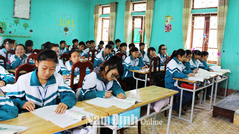 Học sinh Trường THPT Tống Văn Trân (Ý Yên) trong một giờ học.