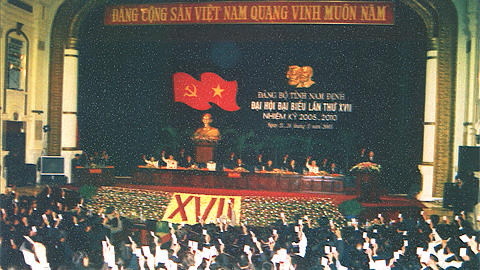 Đại hội đại biểu Đảng bộ tỉnh Nam Định lần thứ XVII, tháng 11-2005.