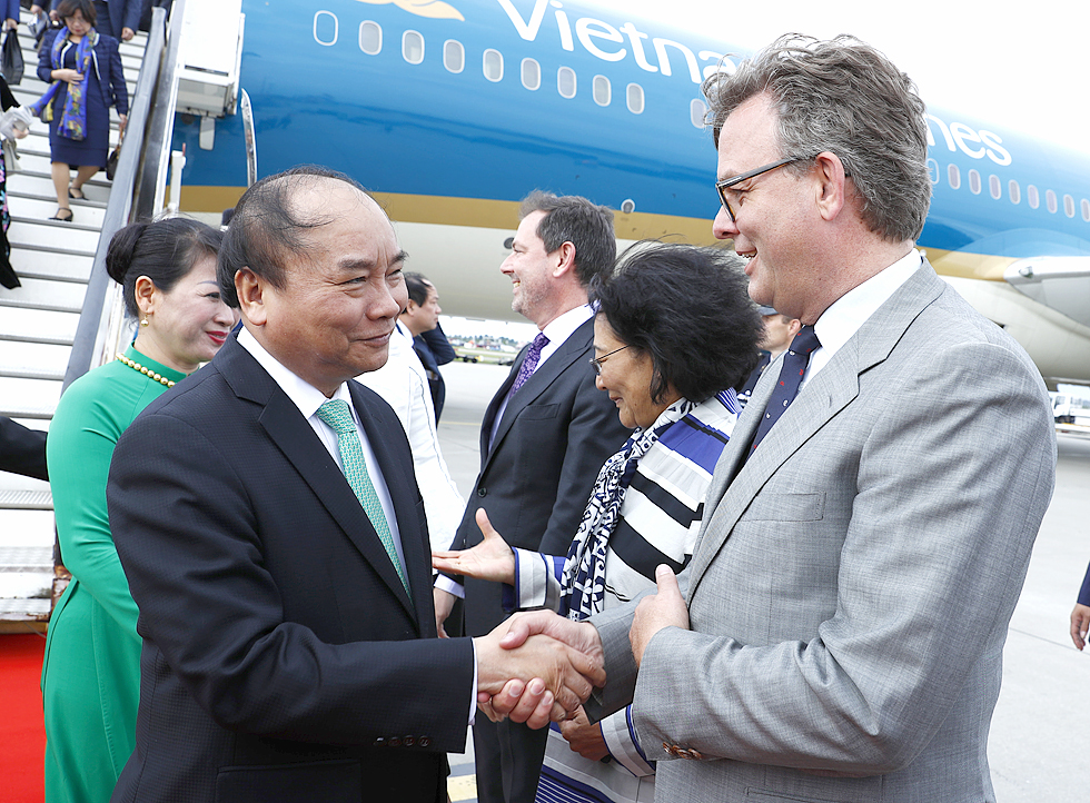Lễ đón Thủ tướng Nguyễn Xuân Phúc và Phu nhân tại sân bay Xi-phôn, Am-xtéc-đam.