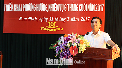Đồng chí Trần Văn Chung, Phó Bí thư Thường trực Tỉnh uỷ, Chủ tịch HĐND tỉnh phát biểu tại hội nghị.