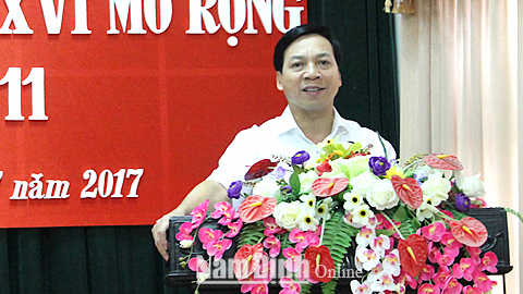 Đồng chí Trần Văn Chung, Phó Bí thư Thường trực Tỉnh ủy, Chủ tịch HĐND tỉnh phát biểu chỉ đạo tại hội nghị. 