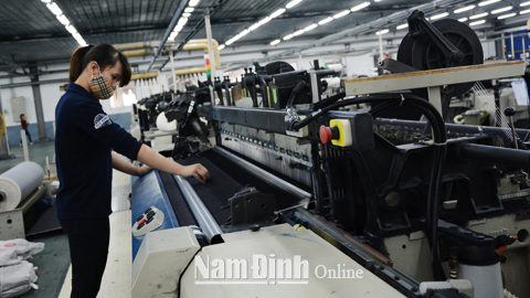 Nguồn vốn vay từ Vietinbank Nam Định giúp Cty TNHH Denim (KCN Hòa Xá, TP Nam Định) tiếp tục đầu tư mở rộng sản xuất.