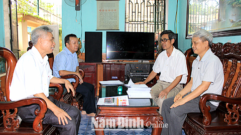 Ban chi ủy Chi bộ 11, phường Trần Đăng Ninh (TP Nam Định) họp bàn xây dựng Nghị quyết về công tác đảm bảo ANTT.