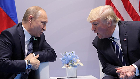 Tổng thống hai nước Nga, Mỹ gặp nhau bên lề Hội nghị G20 ở Hamburg, Đức. (Ảnh: Reuters)