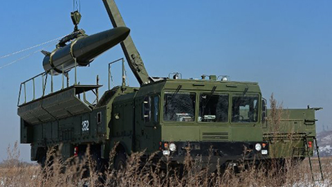 Một phần trong hệ thống tên lửa tầm ngắn Iskander-M trong một buổi tập trận tổ chức ở Quân khu miền Đông. Ảnh: Sputnik