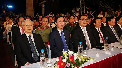 Tổng Bí thư Nguyễn Phú Trọng, các đồng chí lãnh đạo Đảng, Nhà nước và TP Hà Nội dự cầu truyền hình đặc biệt “Dáng đứng Việt Nam” tại điểm cầu Hà Nội. 