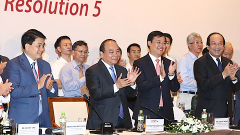 Thủ tướng Nguyễn Xuân Phúc và các đại biểu tham dự diễn đàn.