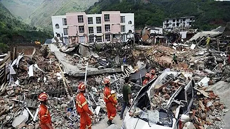 Ðộng đất gây thiệt hại nặng nề ở huyện Cửu Trại Câu, tỉnh Tứ Xuyên, Trung Quốc. Ảnh ROI-TƠ
