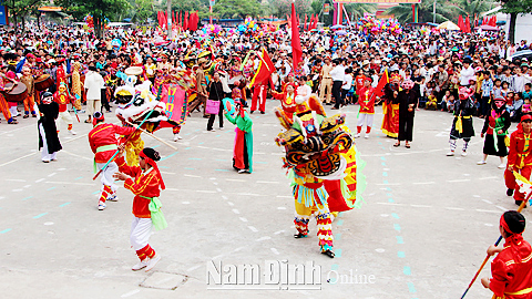 Múa sư tử trong Ngày hội VH-TT truyền thống huyện Hải Hậu. 
