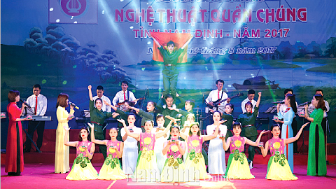 Tiết mục ca - múa “Linh thiêng Việt Nam” của đoàn nghệ thuật quần chúng huyện Hải Hậu giành HCV tại Liên hoan. Ảnh: Viết Dư
