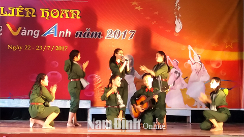 Tiết mục văn nghệ “Nổi lửa lên em” của CLB Vàng Anh phường Năng Tĩnh tại Liên hoan tiếng hát Vàng Anh Thành phố Nam Định năm 2017.