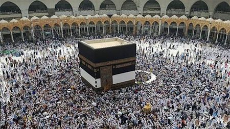 Các tín đồ Hồi giáo hành hương về Mecca. (Ảnh: EPA)