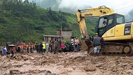 Triển khai công tác cứu hộ trong vụ lở đất ở CHDC Công-gô. Ảnh openews24