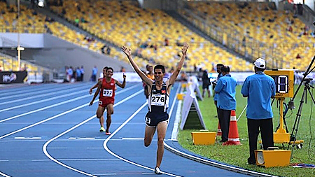 VĐV Dương Văn Thái vô địch chạy cự ly 1.500 m nam.