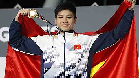 Vận động viên Nguyễn Hữu Kim Sơn (15 tuổi) đoạt HCV môn bơi, lập kỷ lục SEA Games.