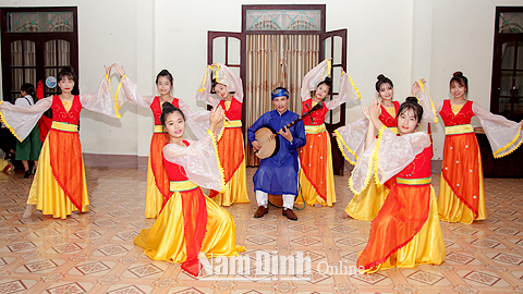  NVH Xuân Tân (Xuân Trường) là địa điểm luyện tập và biểu diễn của đội văn nghệ xã.