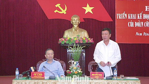 Đồng chí Đoàn Hồng Phong, Ủy viên BCH Trung ương Đảng, Bí thư Tỉnh ủy, Trưởng đoàn Đoàn đại biểu Quốc hội của tỉnh phát biểu tại buổi làm việc.