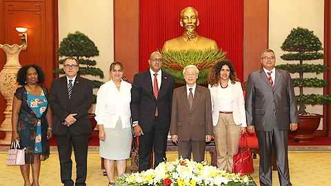 Tổng Bí thư Nguyễn Phú Trọng với các đại biểu.