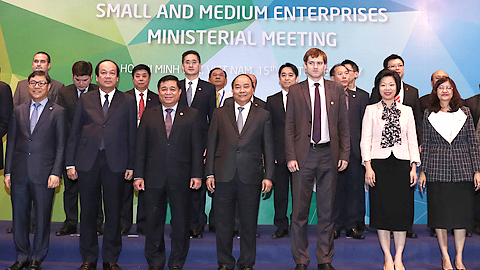 Thủ tướng Nguyễn Xuân Phúc và các Trưởng đoàn các nền kinh tế tham dự hội nghị.