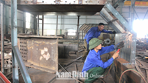 Sản xuất các sản phẩm cơ khí tại Cty TNHH Việt Thắng, CCN Đồng Côi (Nam Trực).