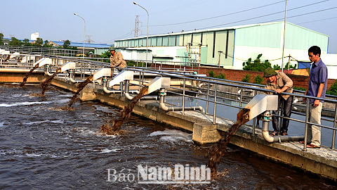 Vận hành hệ thống xả thải tại Trạm xử lý nước thải KCN Hoà Xá.