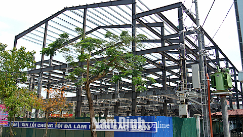 Thi công nhà bằng khung thép tại Trung tâm hội nghị khách sạn Sơn Nam (TP Nam Định).