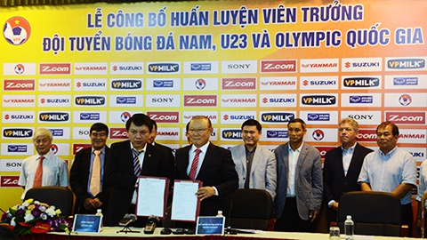 Lễ ký kết hợp đồng giữa HLV Park Hang-seo và Liên đoàn Bóng đá Việt Nam.