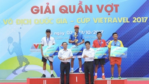 Tay vợt Minh Tuấn của Đà Nẵng rạng rỡ với chức vô địch nội dung đơn nam.