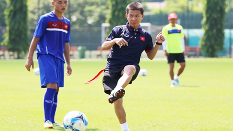 Các cầu thủ U19 quốc gia miệt mài tập luyện dưới sự hướng dẫn của HLV Hoàng Anh Tuấn.