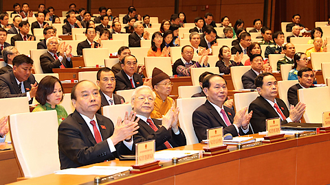 Các đồng chí lãnh đạo, nguyên lãnh đạo Đảng, Nhà nước, MTTQ Việt Nam và đại biểu Quốc hội tham dự phiên khai mạc. 