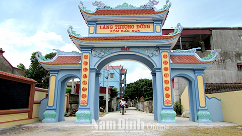 Cổng làng Thượng Đồng, xã Yên Tiến.
