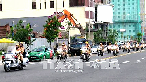 Cảnh sát giao thông tập duyệt công tác dẫn đoàn trên đường Võ Nguyên Giáp (Đà Nẵng).