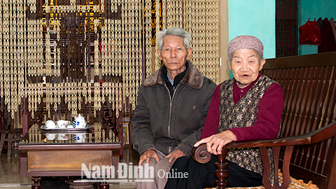 Gia đình ông Trần Đức Vuông (83 tuổi) thôn Liễu Nha, xã Mỹ Phúc thuộc diện người có công với cách mạng được Nhà nước hỗ trợ 80 triệu đồng xây nhà mới.
